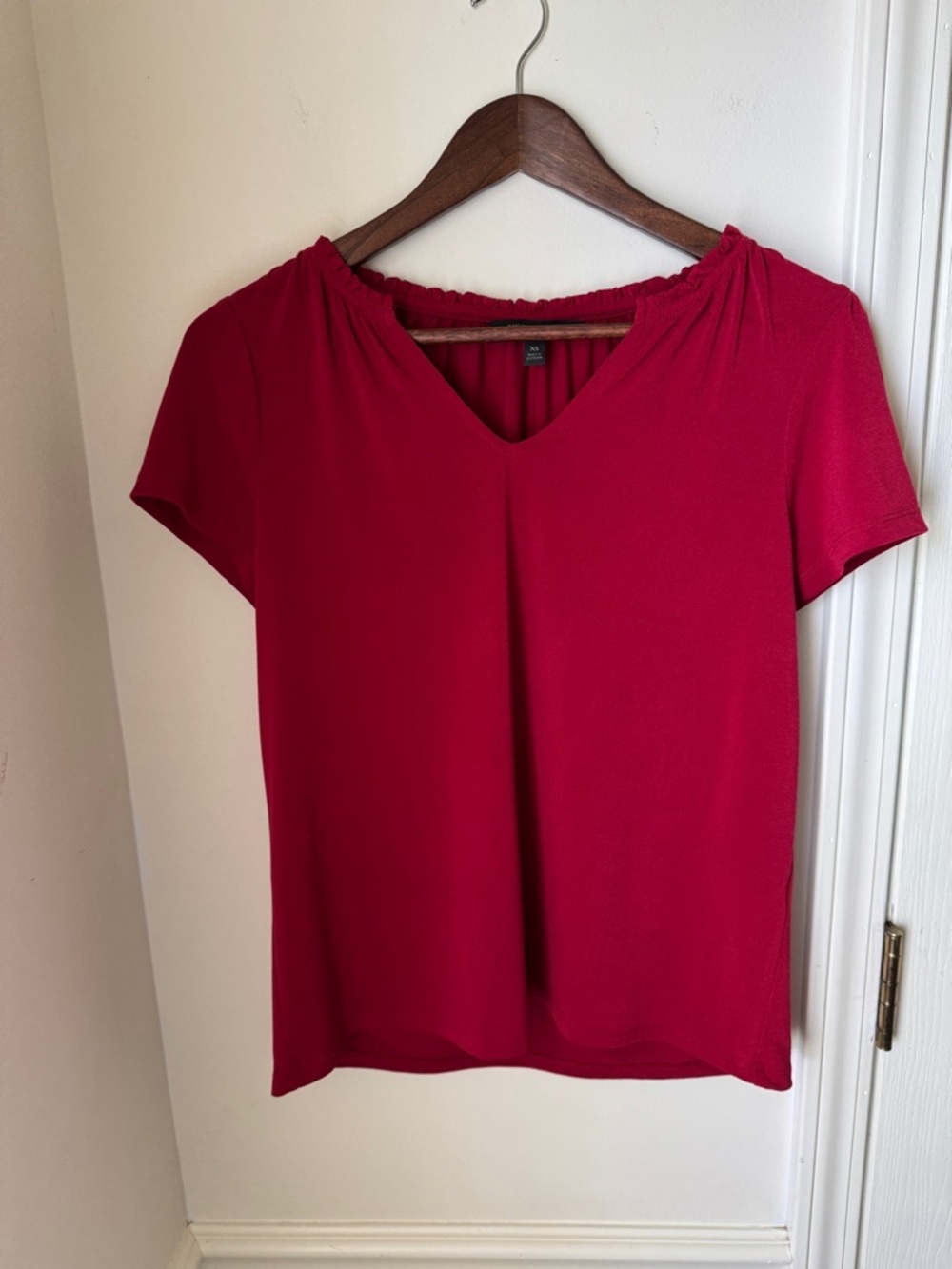 Banana Republic Crimson V-Neck Short Sleeve Blouse Size XS